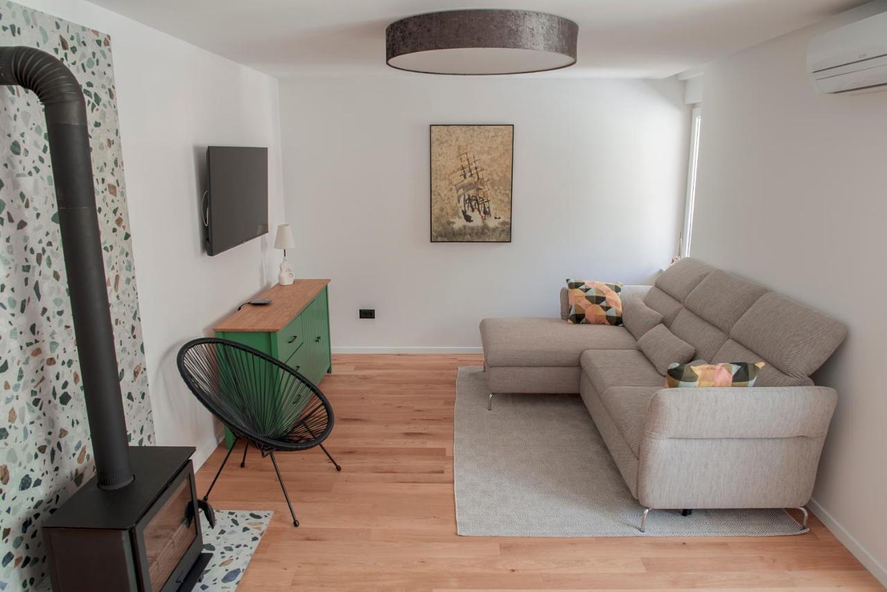 Apartment Vito โอมิช ภายนอก รูปภาพ