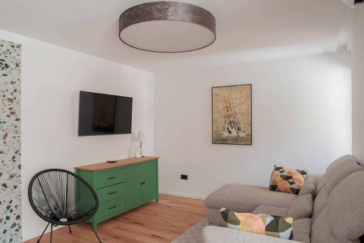 Apartment Vito โอมิช ภายนอก รูปภาพ