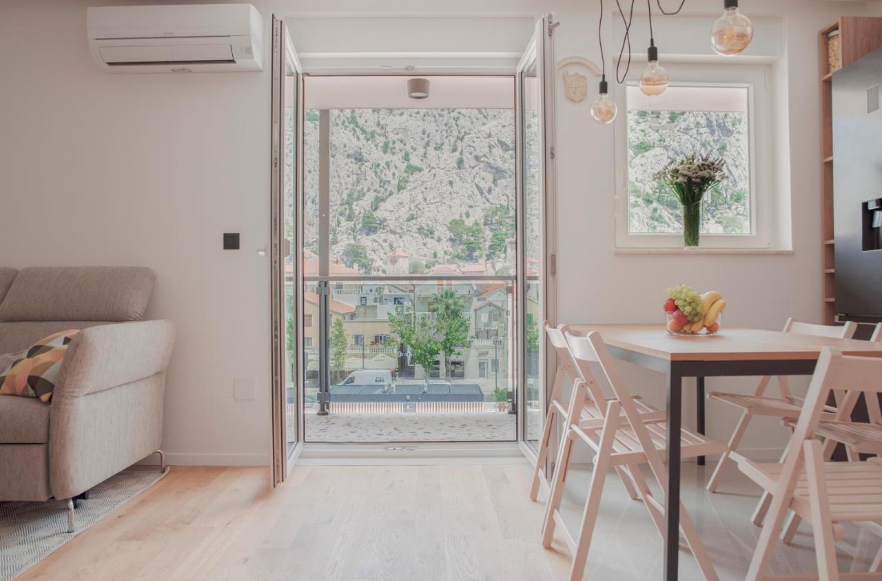 Apartment Vito โอมิช ภายนอก รูปภาพ